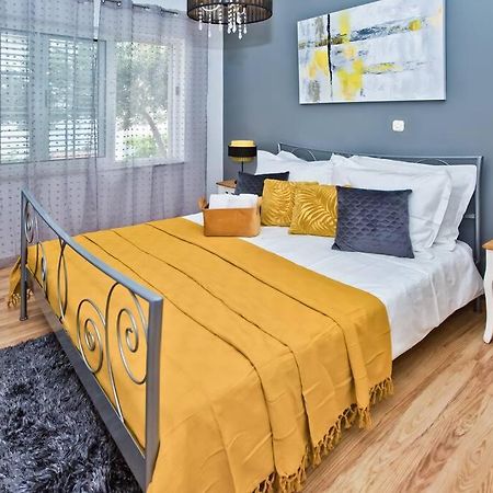 Apartman Tino With Two Sunny Terace ฮวาร์ ภายนอก รูปภาพ