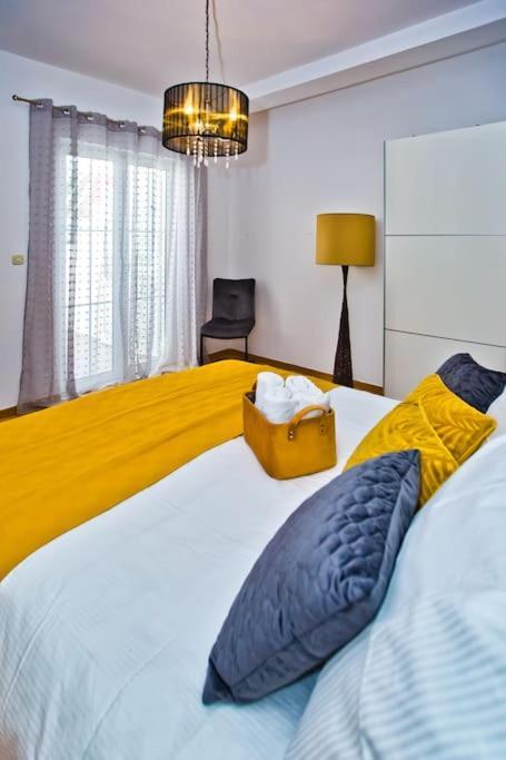 Apartman Tino With Two Sunny Terace ฮวาร์ ภายนอก รูปภาพ