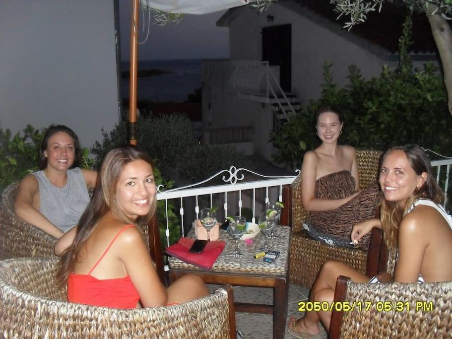 Apartman Tino With Two Sunny Terace ฮวาร์ ภายนอก รูปภาพ