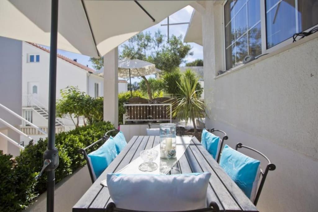 Apartman Tino With Two Sunny Terace ฮวาร์ ภายนอก รูปภาพ