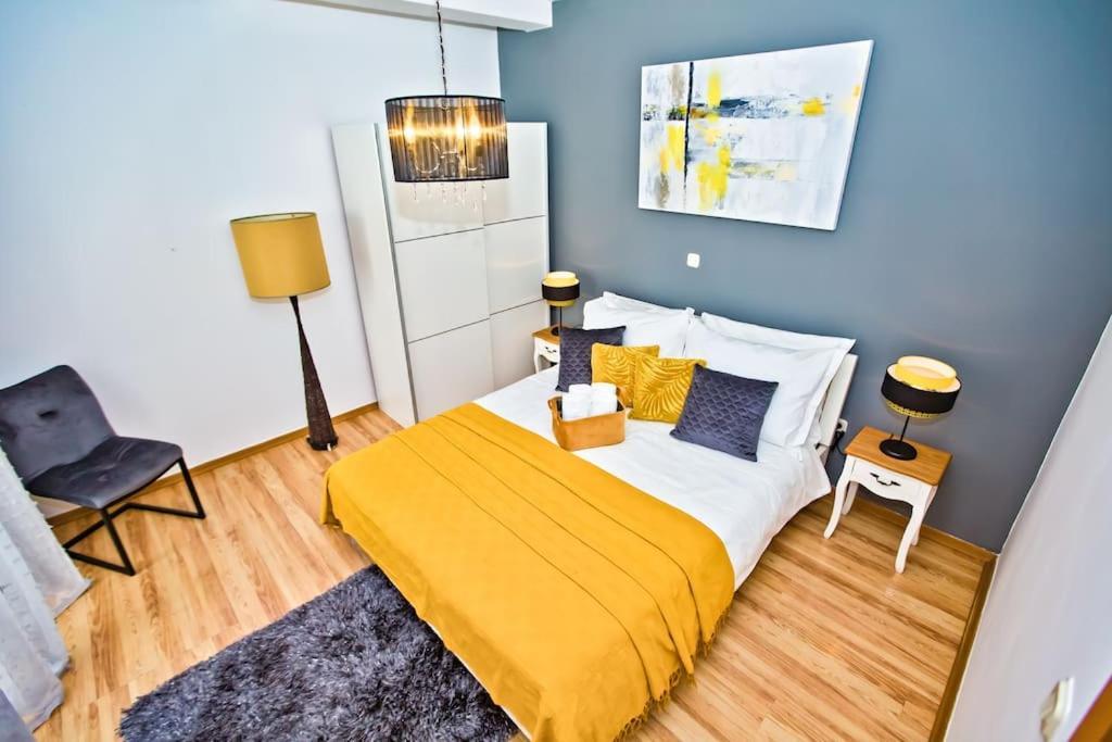 Apartman Tino With Two Sunny Terace ฮวาร์ ภายนอก รูปภาพ