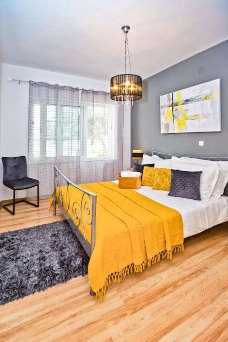 Apartman Tino With Two Sunny Terace ฮวาร์ ภายนอก รูปภาพ